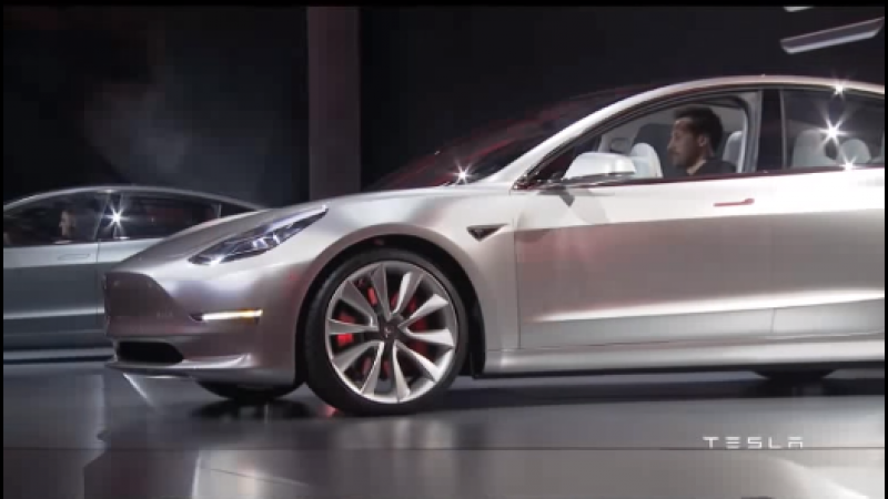 VIDEO: Parodie Tesla Model 3 vs Faraday Future, Porsche, Audi