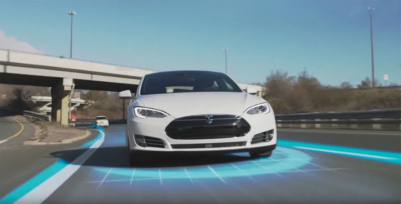 Video: Tesla Autopilot zachraňuje životy!