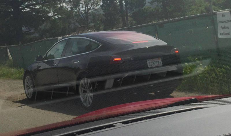 VIDEO: Tesla Model 3 na silnicích Kalifornie, Autopilot 2.0 až s 10 kamerami