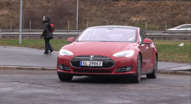 VIDEO: Tesla Model S - zimní jízda Norskem 