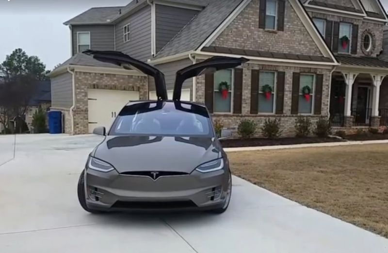 VIDEO: Tesla Model X Holiday Show, veselé Vánoce!