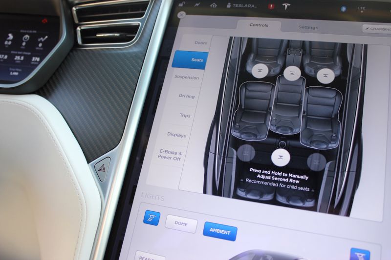 VIDEO: Tesla vydala nový update pro Tesla Model X