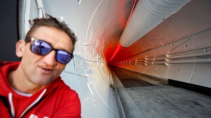 Video: Známý youtuber Casey Neistat se vydal do hlubin tunelu Boring Company